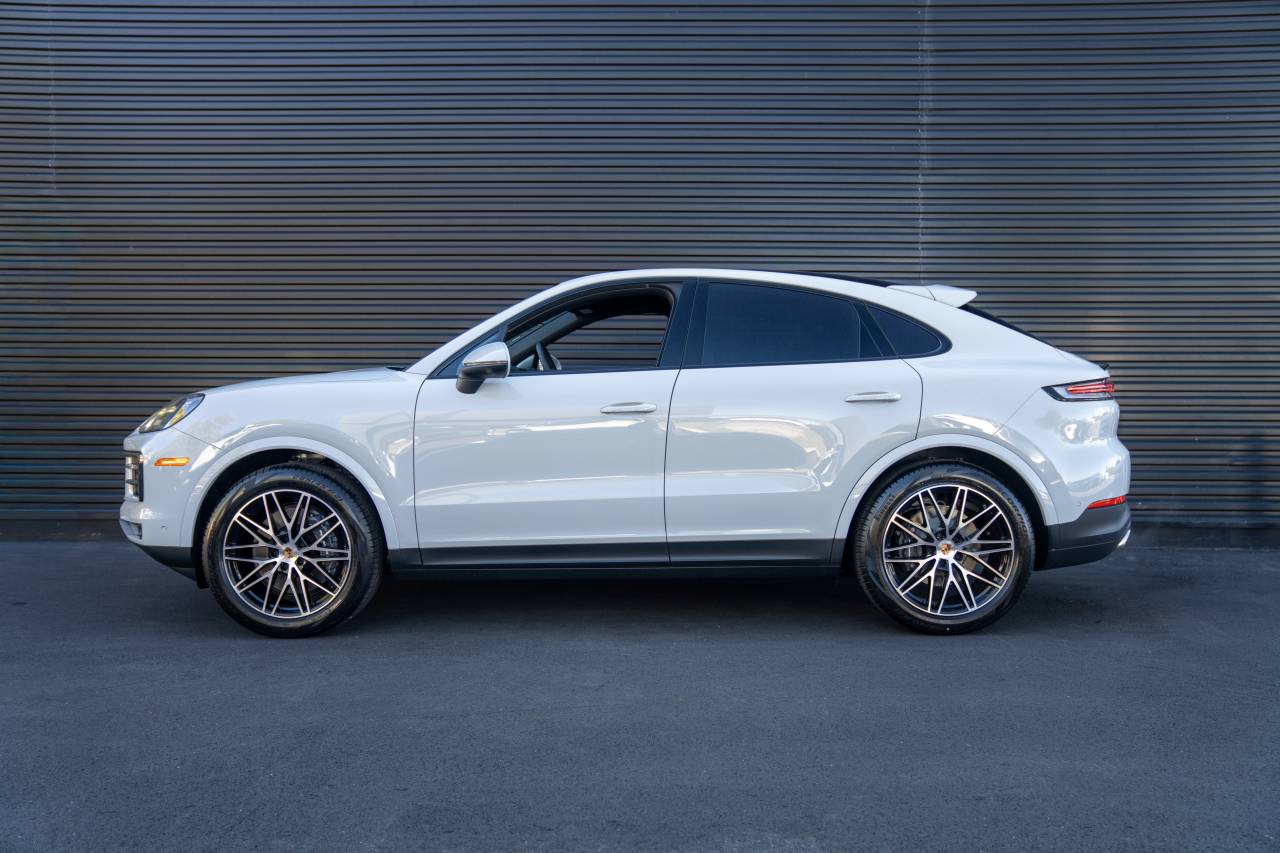 2026 Porsche Cayenne Coupe photo 2