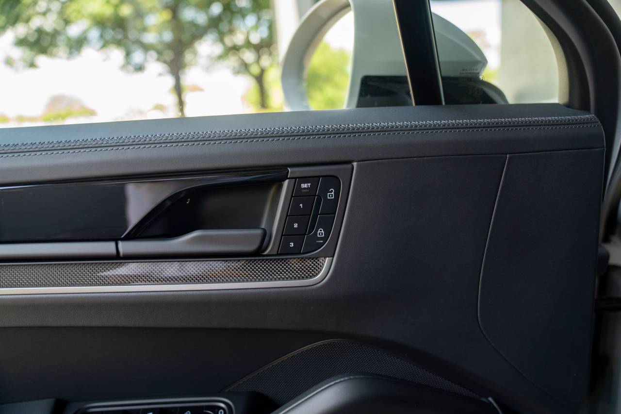 2025 Porsche Cayenne Coup Turbo E-Hybrid - Photo 26