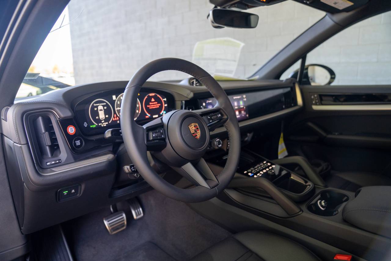 2026 Porsche Cayenne E-Hybrid S photo 4