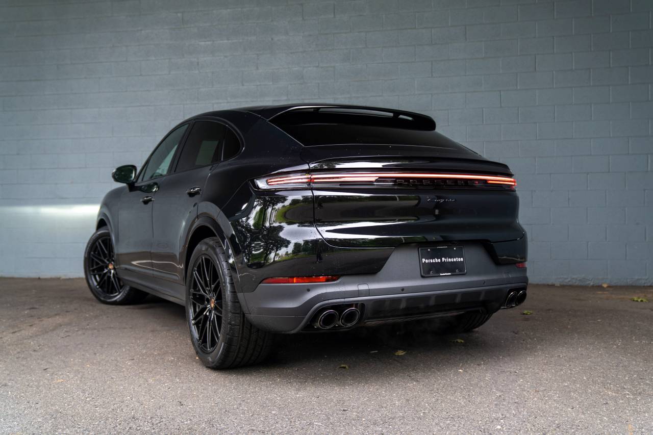 2025 Porsche Cayenne Coupe photo 3