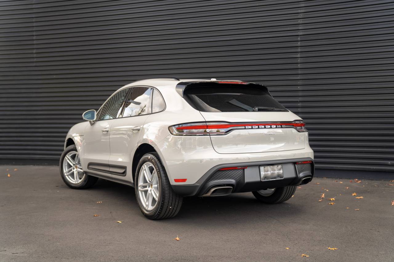 2026 Porsche Macan T photo 3