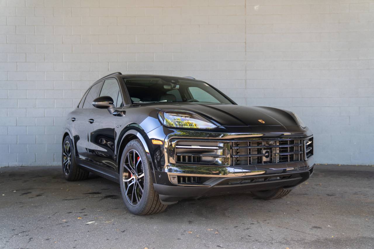 2026 Porsche Cayenne S E-Hybrid - Photo 12