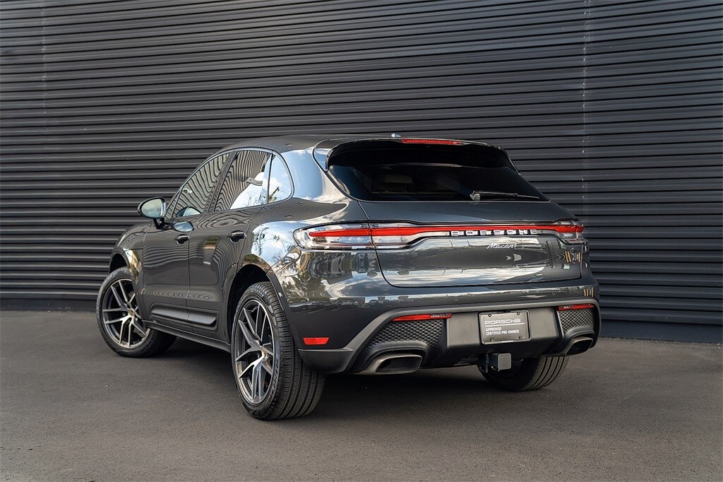2025 Porsche Macan Base photo 3