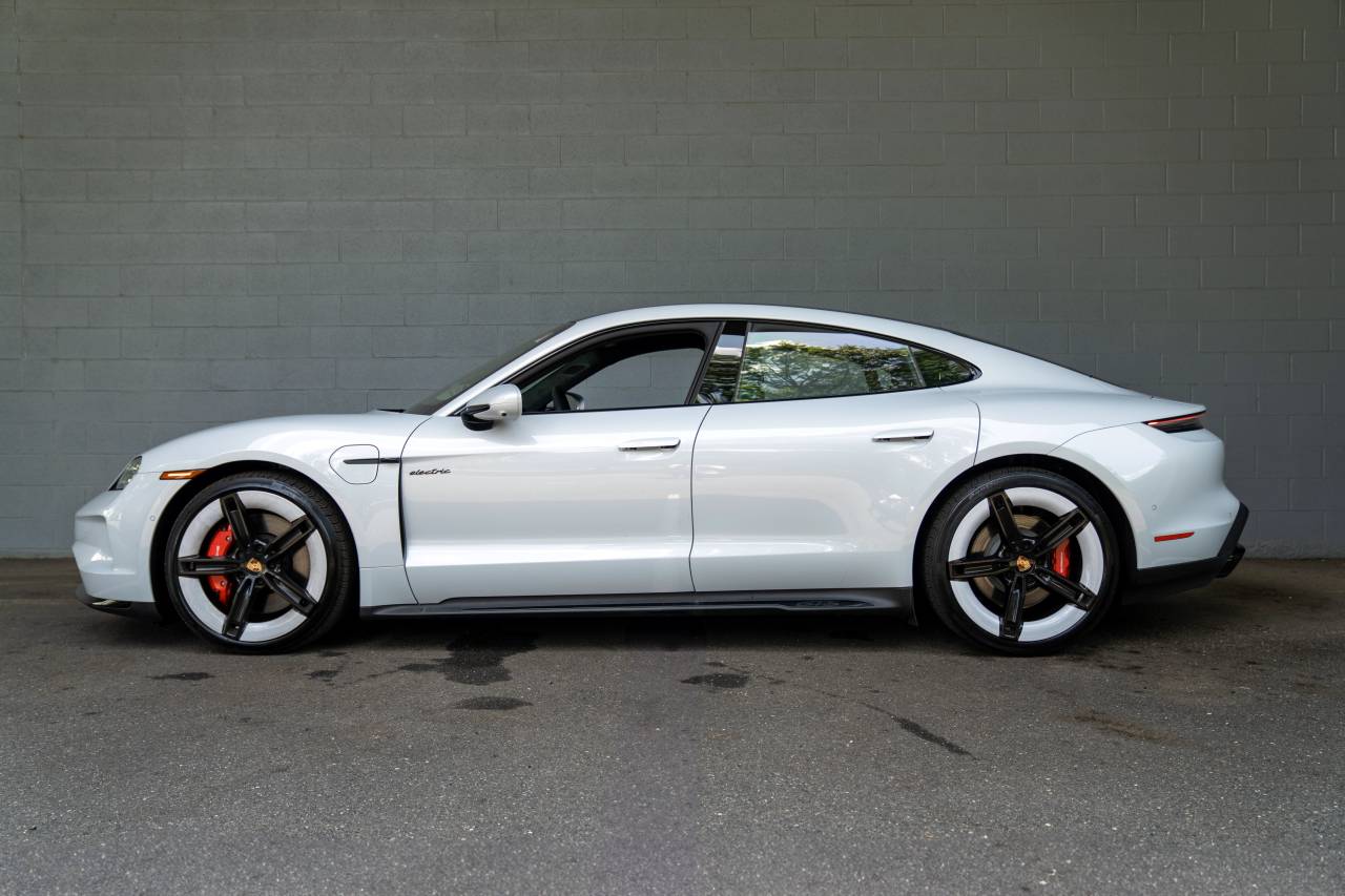 2025 Porsche Taycan GTS photo 2