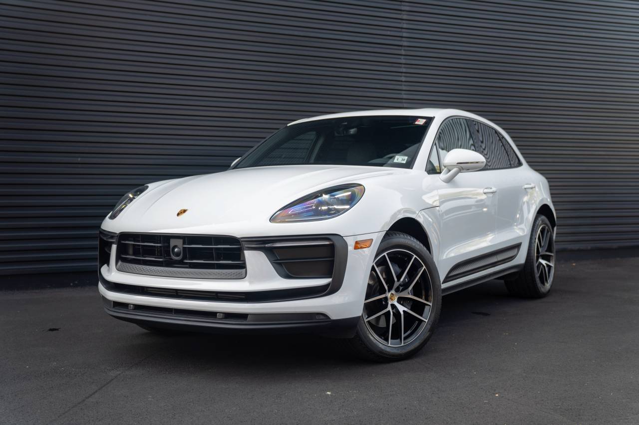 2025 Porsche Macan Base