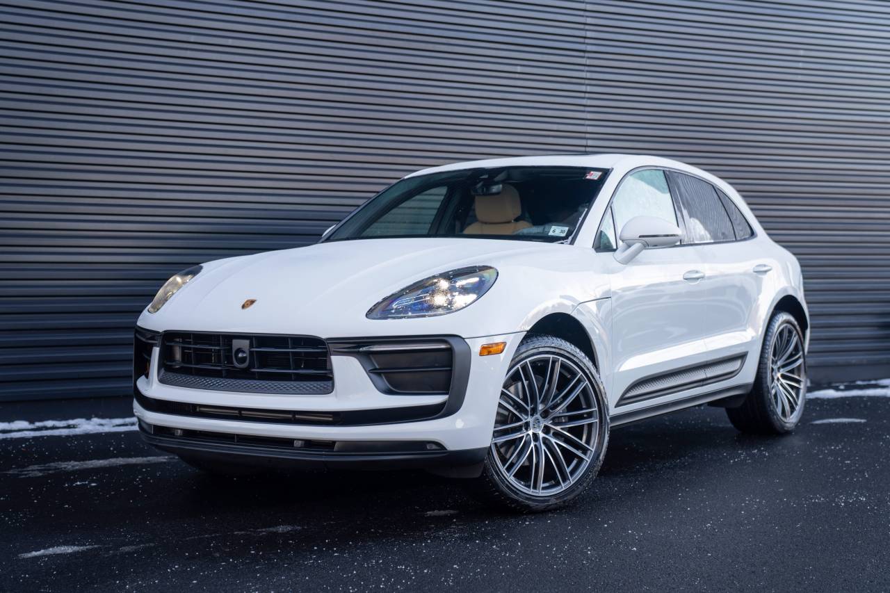 2025 Porsche Macan Base