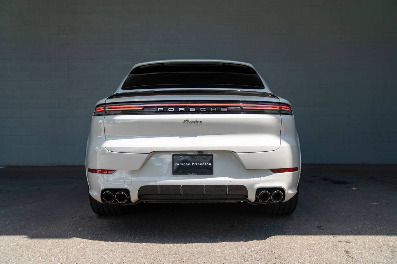 2025 Porsche Cayenne Coup Turbo E-Hybrid - Photo 11