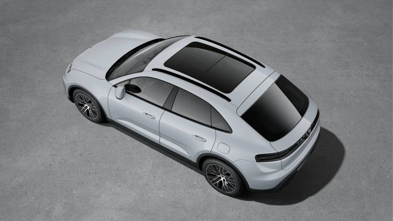 2026 Porsche Macan 4 Electric photo 3