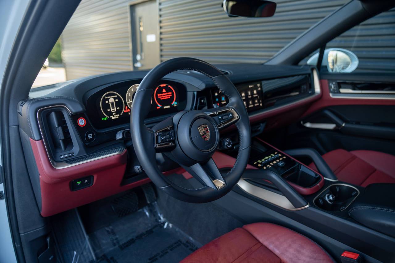 2025 Porsche Cayenne Coupe Base photo 4