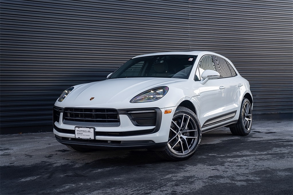 2022 Porsche Macan Standard's photo