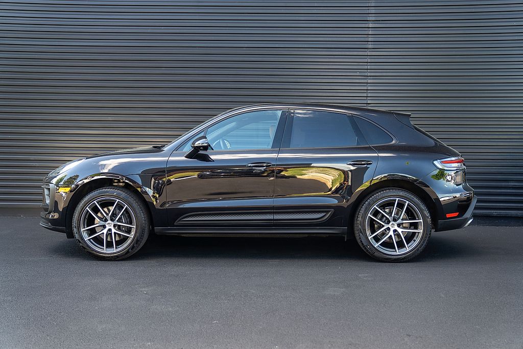 2026 Porsche Macan -'s photo