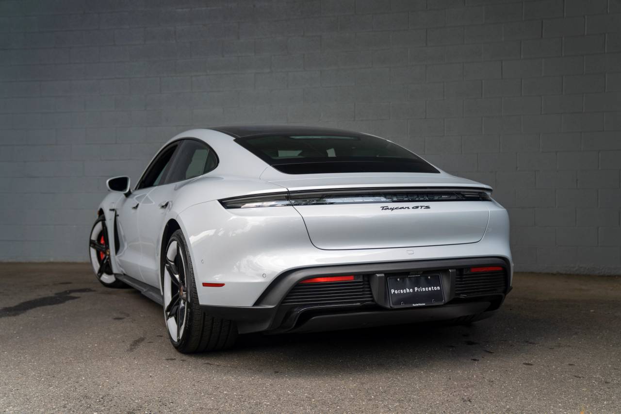 2025 Porsche Taycan GTS photo 3