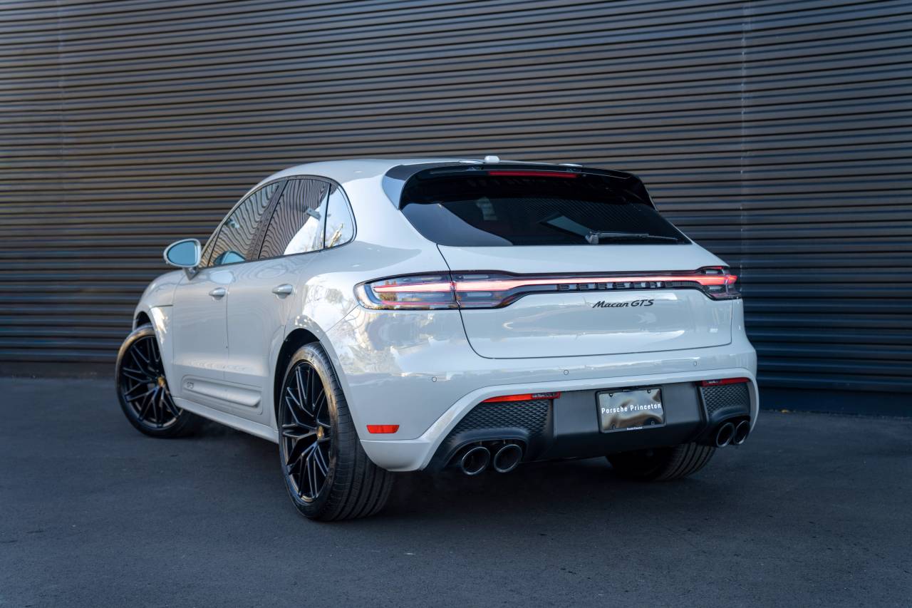 2026 Porsche Macan GTS photo 3