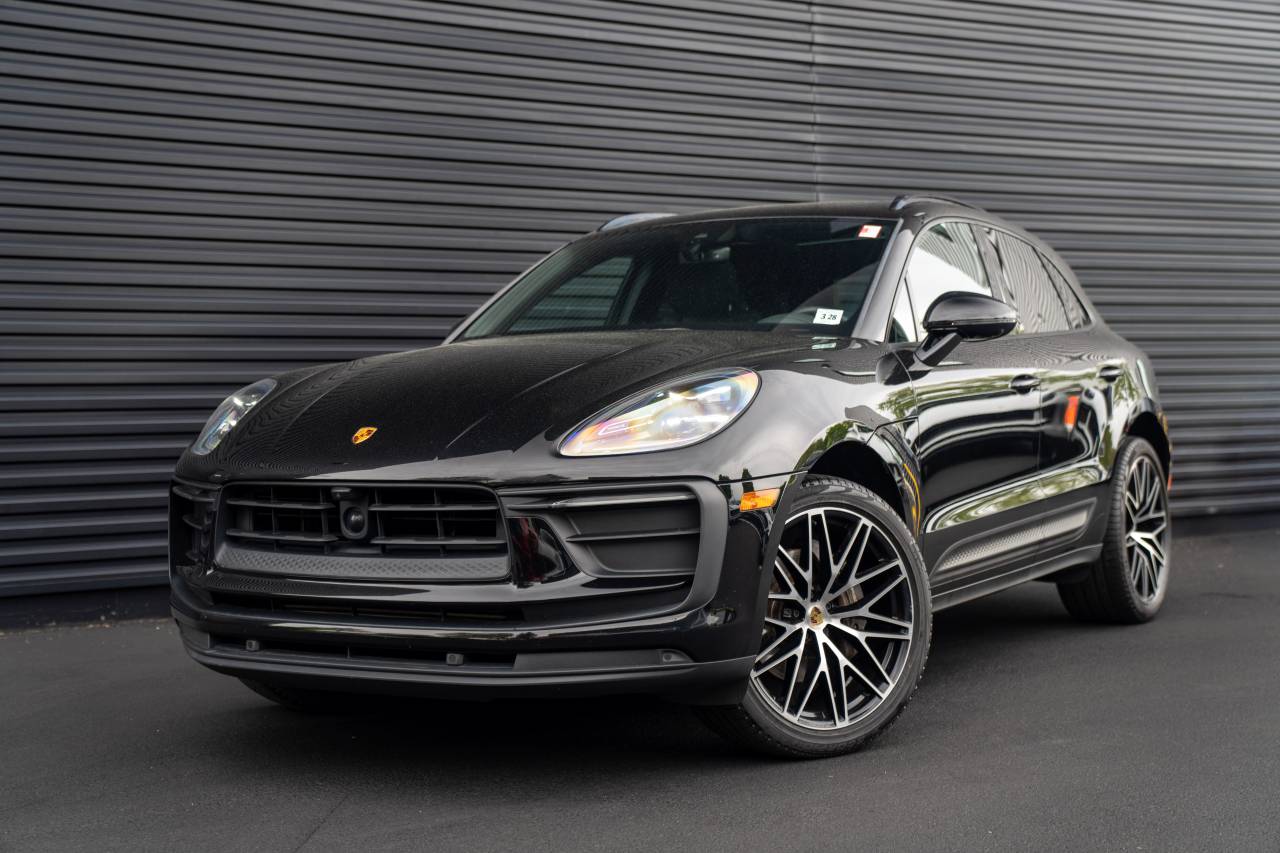 2023 Porsche Macan T's photo