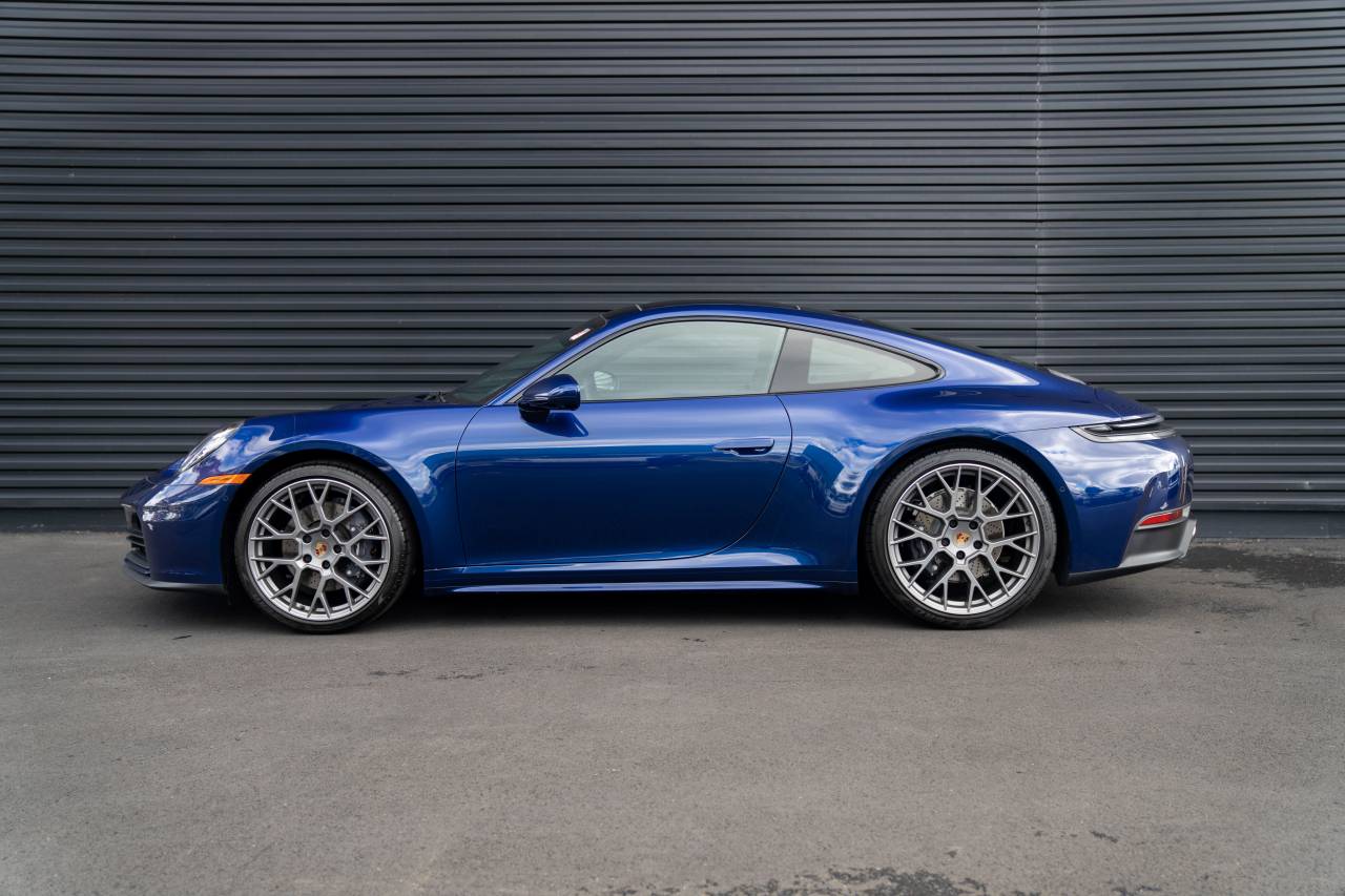 2025 Porsche 911 photo 2