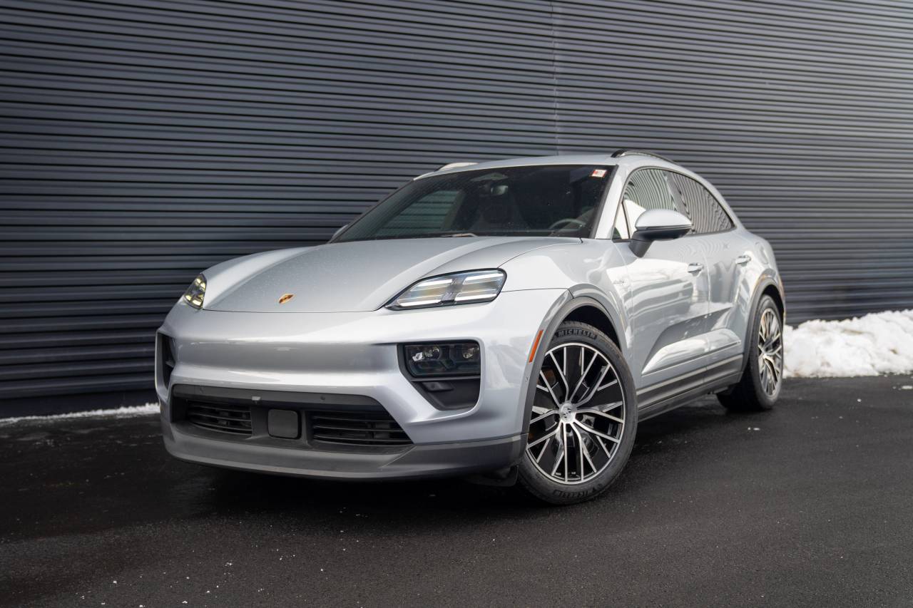 2025 Porsche Macan Base