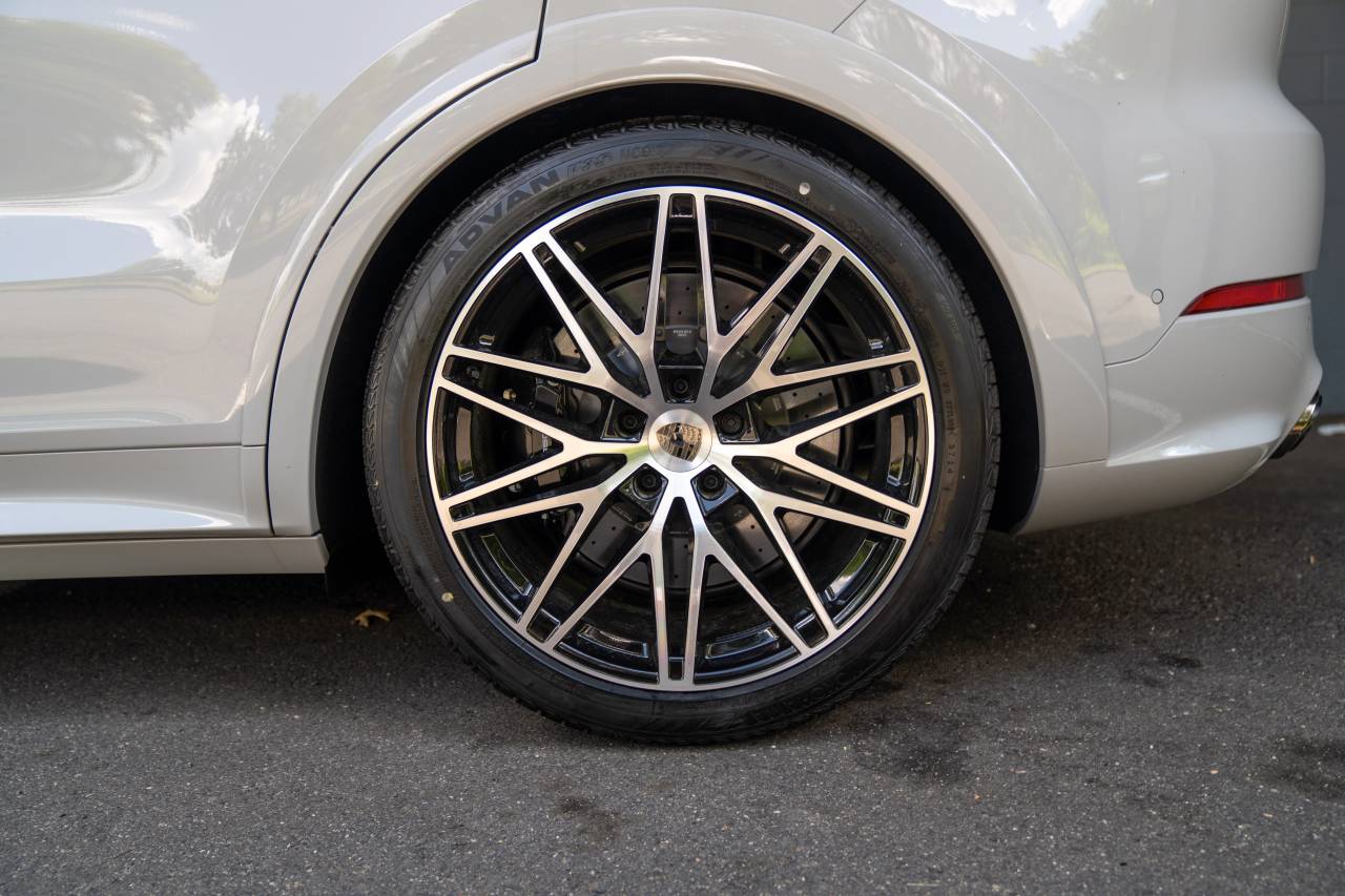 2025 Porsche Cayenne Coup Turbo E-Hybrid - Photo 8