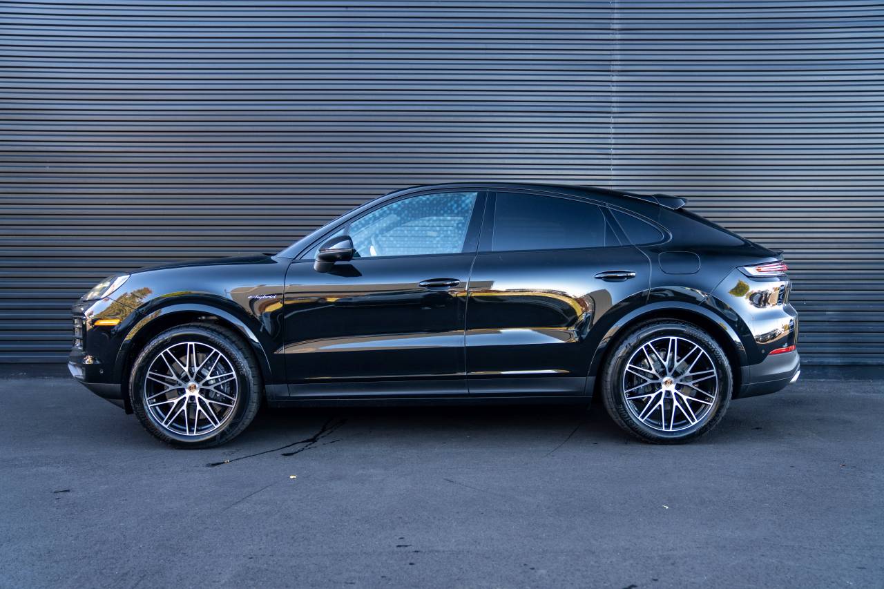 2026 Porsche Cayenne E-Hybrid Coupe photo 2