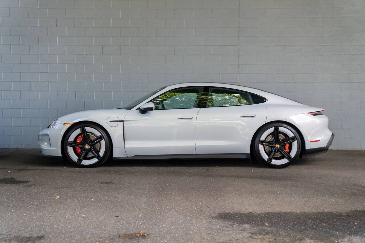2025 Porsche Taycan 4S photo 2