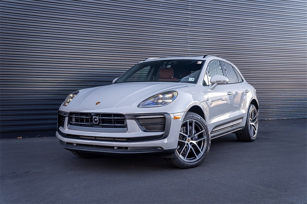 2025 Porsche Macan's photo