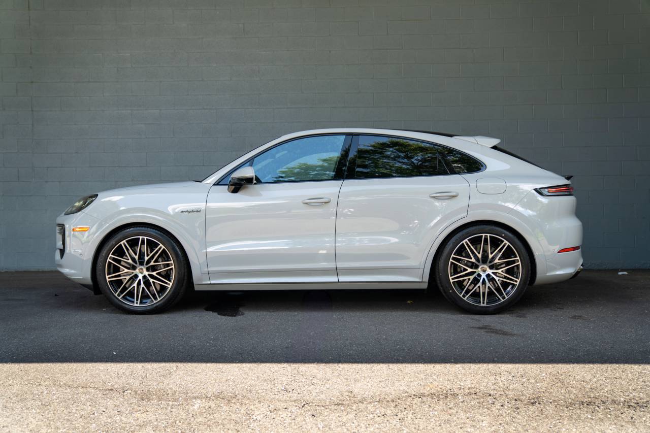 2025 Porsche Cayenne E-Hybrid Coupe Turbo photo 2