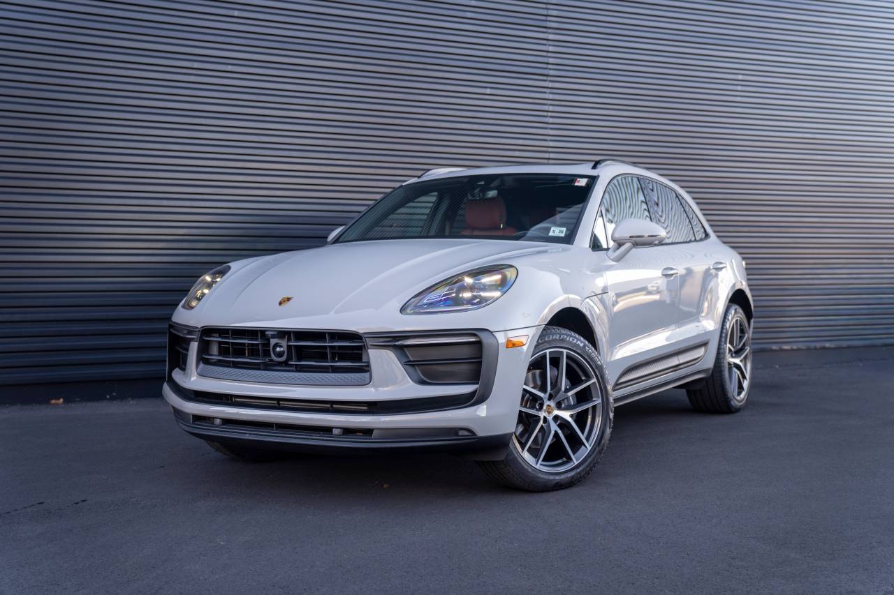 2025 Porsche Macan Base's photo
