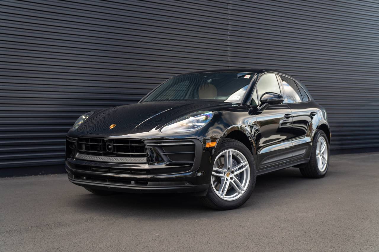 2025 Porsche Macan Base's photo