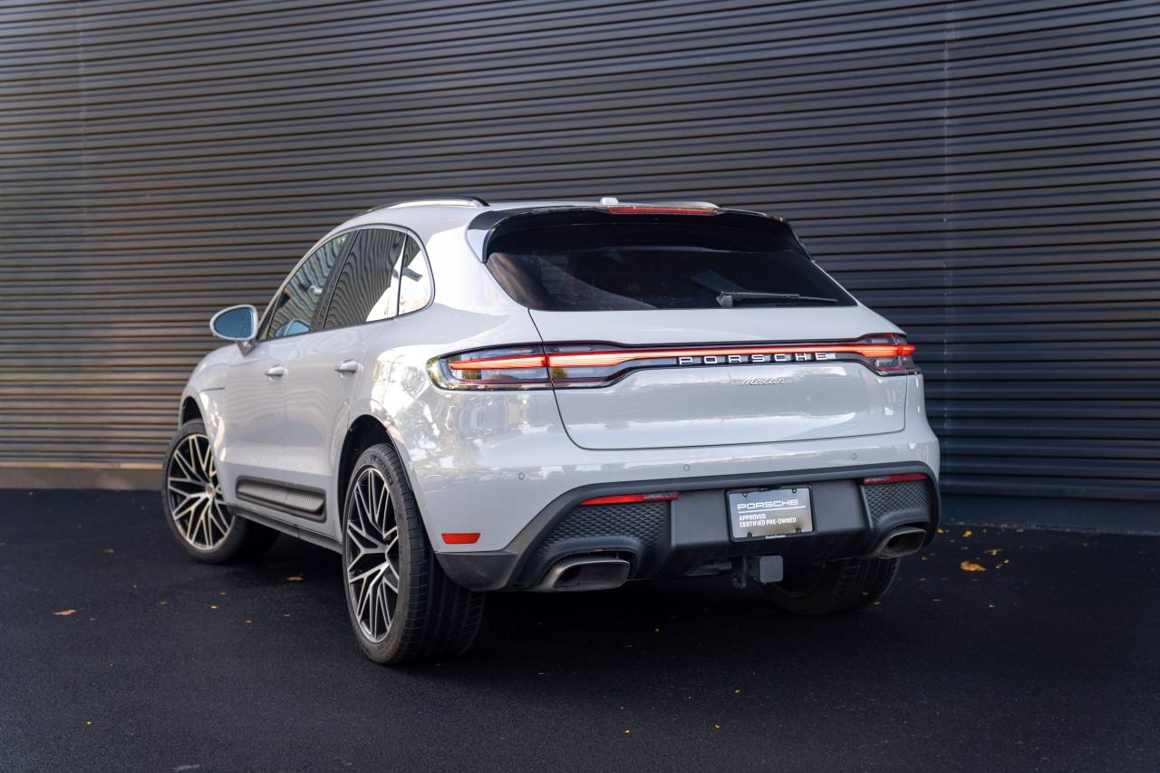 2025 Porsche Macan T photo 3
