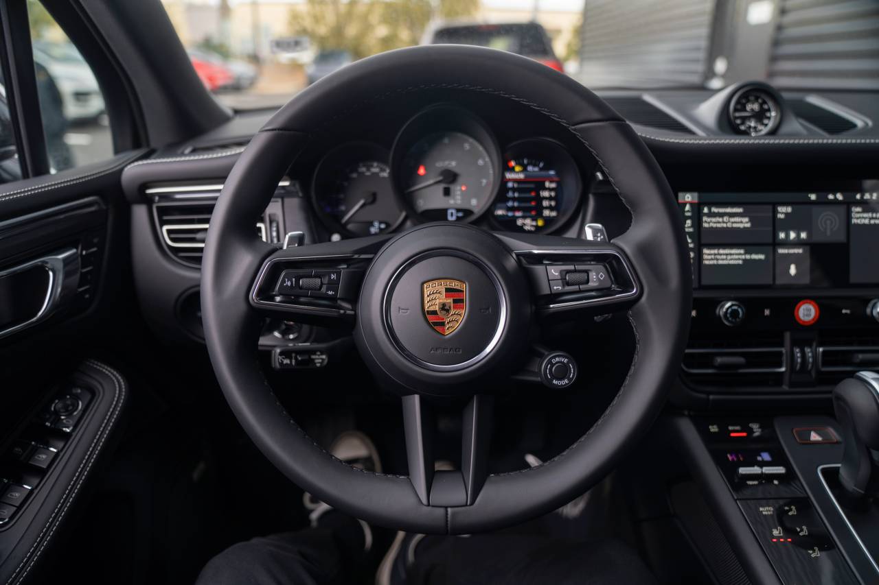 2026 Porsche Macan GTS - Photo 13