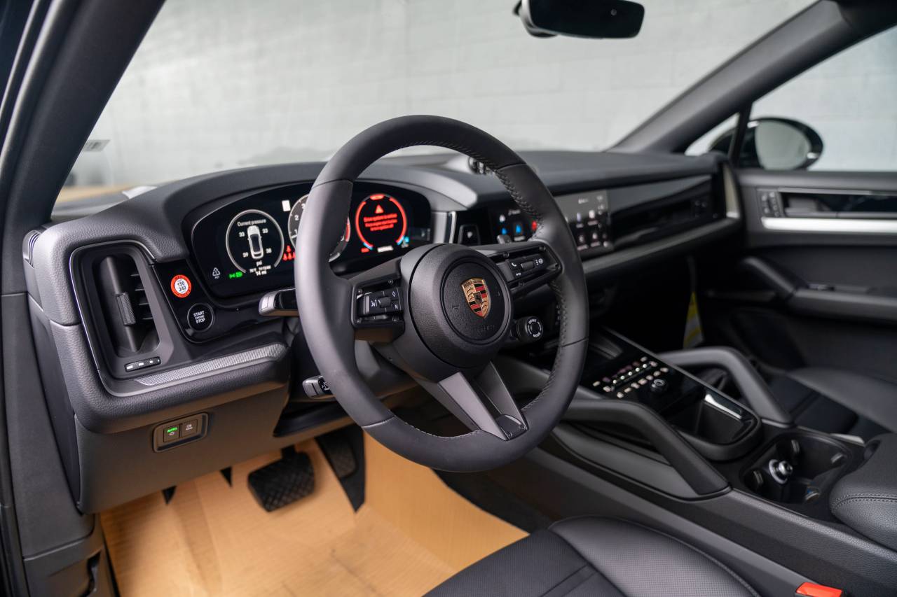 2025 Porsche Cayenne Coupe photo 4