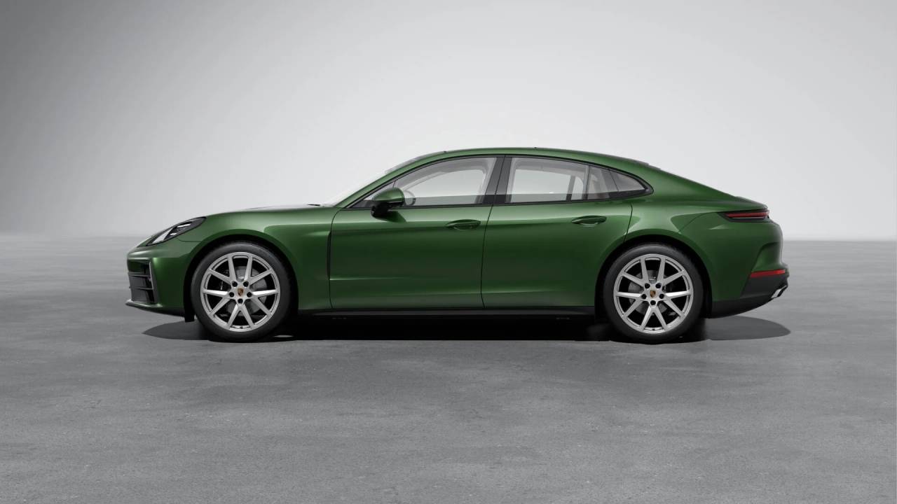 2026 Porsche Panamera 4 photo 2