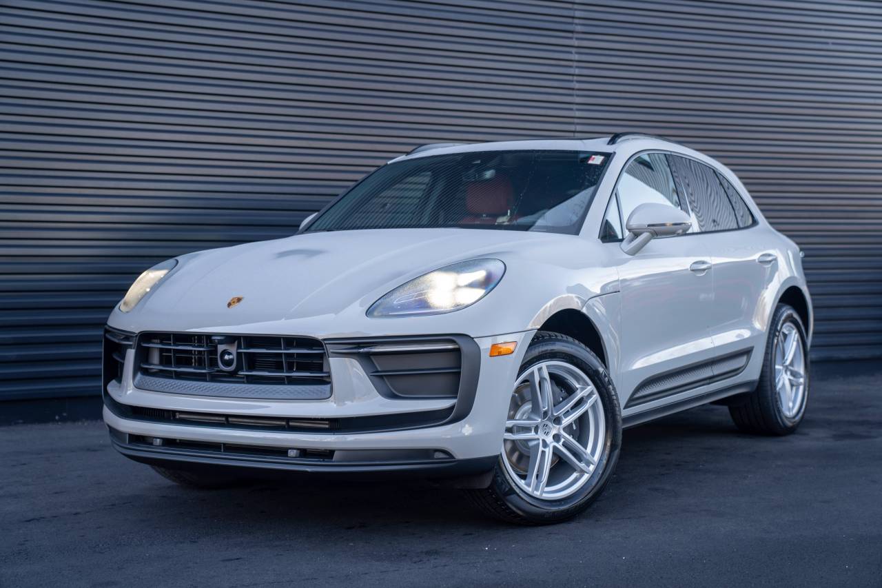 2026 Porsche Macan Base