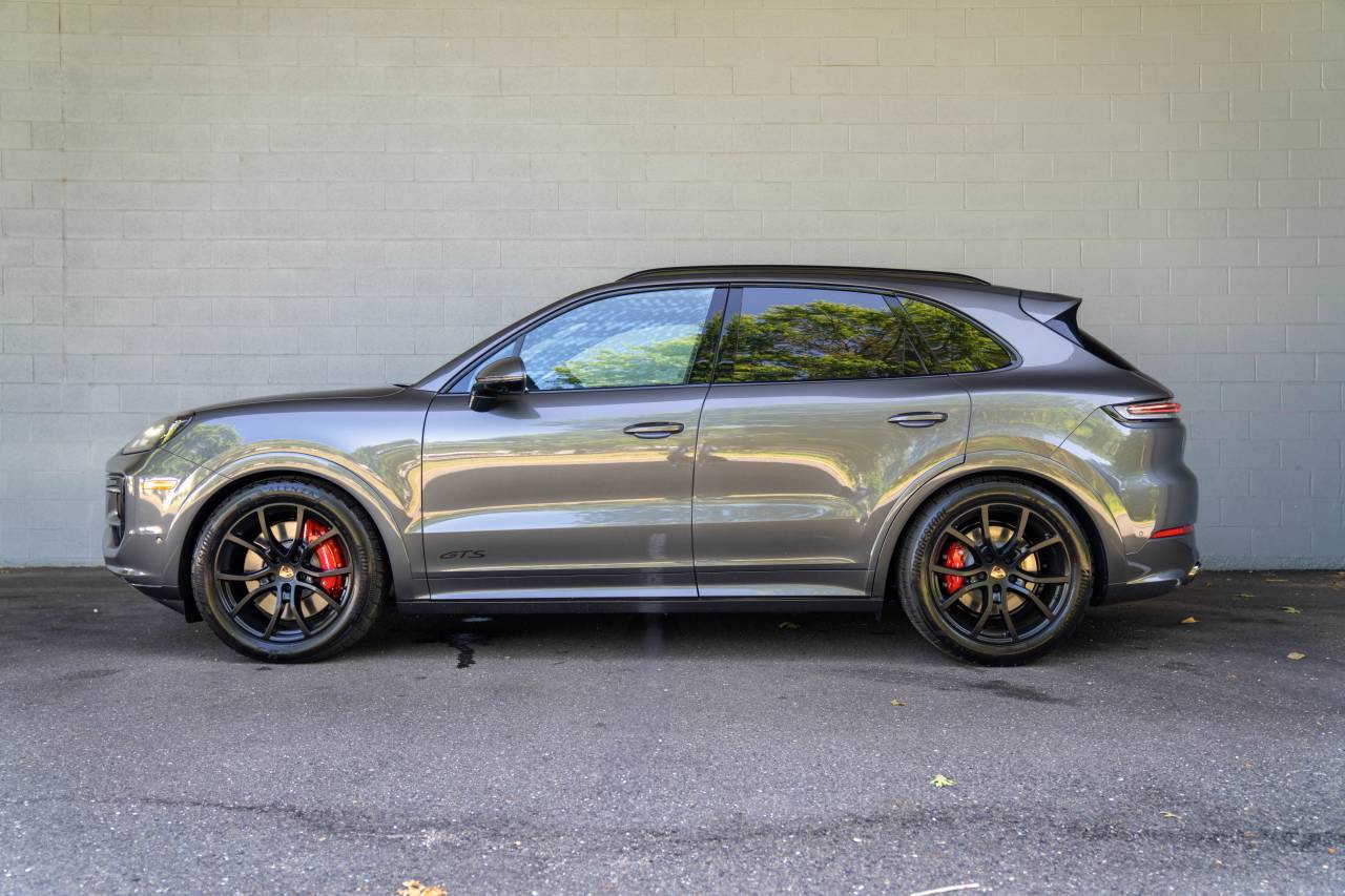 2025 Porsche Cayenne GTS photo 2