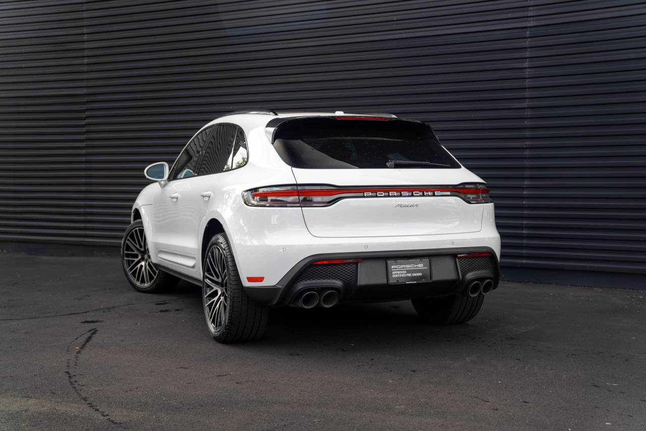 2025 Porsche Macan T photo 3