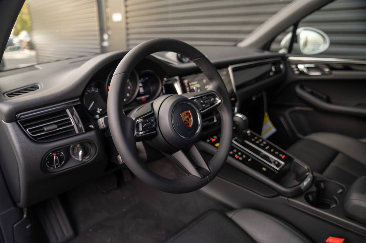 2026 Porsche Macan T photo 4