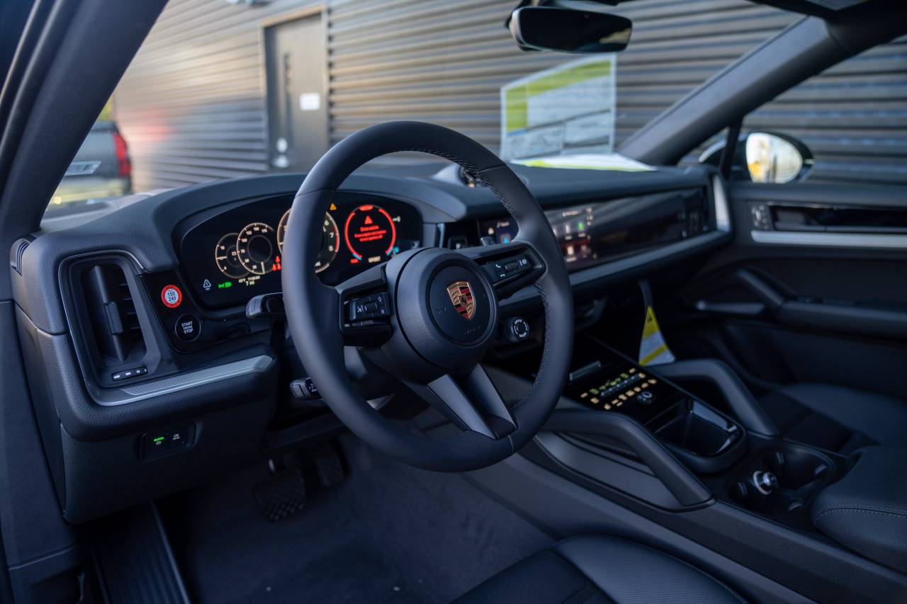 2026 Porsche Cayenne E-Hybrid Coupe photo 4