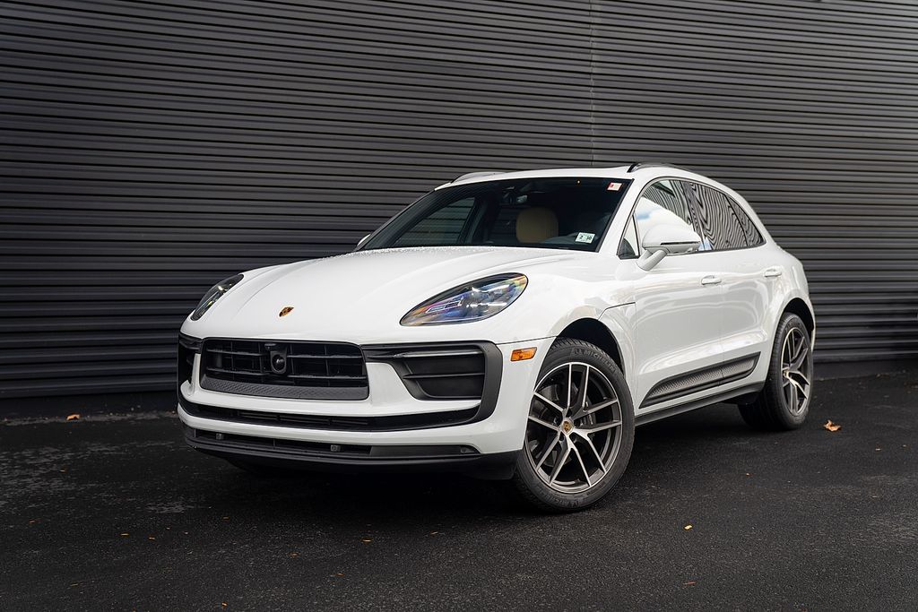2025 Porsche Macan Base