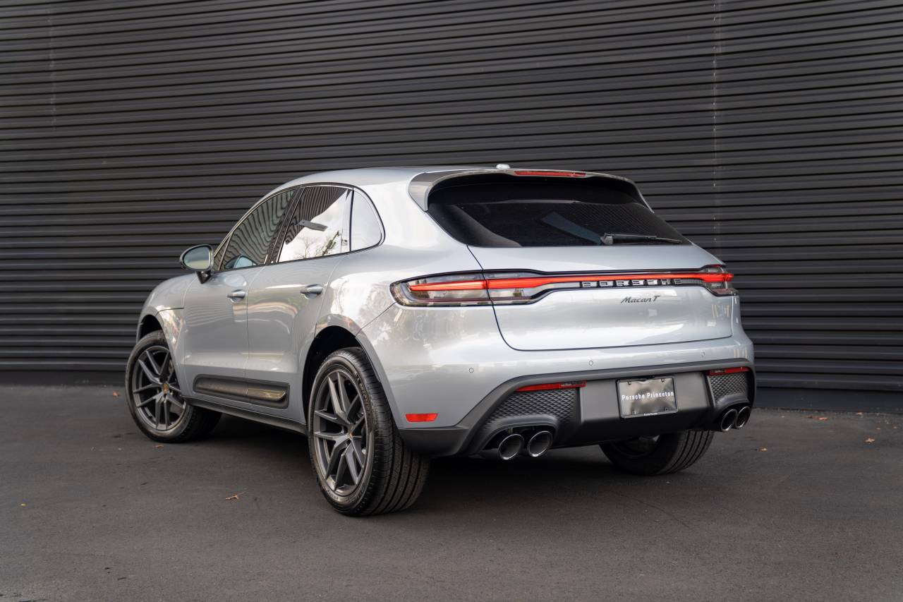 2026 Porsche Macan T photo 3