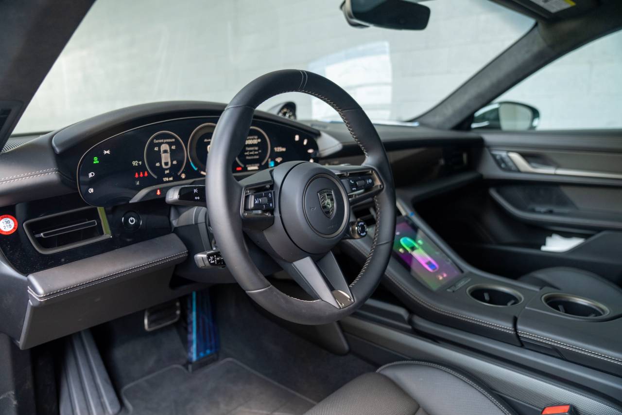 2025 Porsche Taycan Turbo S photo 4