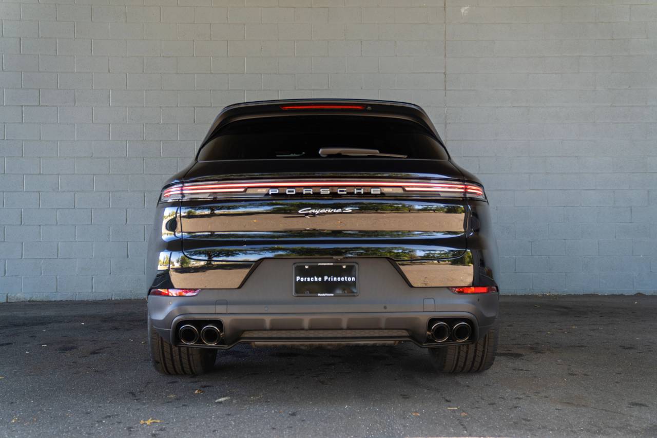 2026 Porsche Cayenne S E-Hybrid - Photo 10