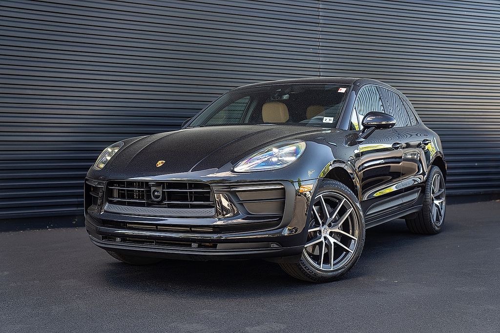 2026 Porsche Macan -'s photo