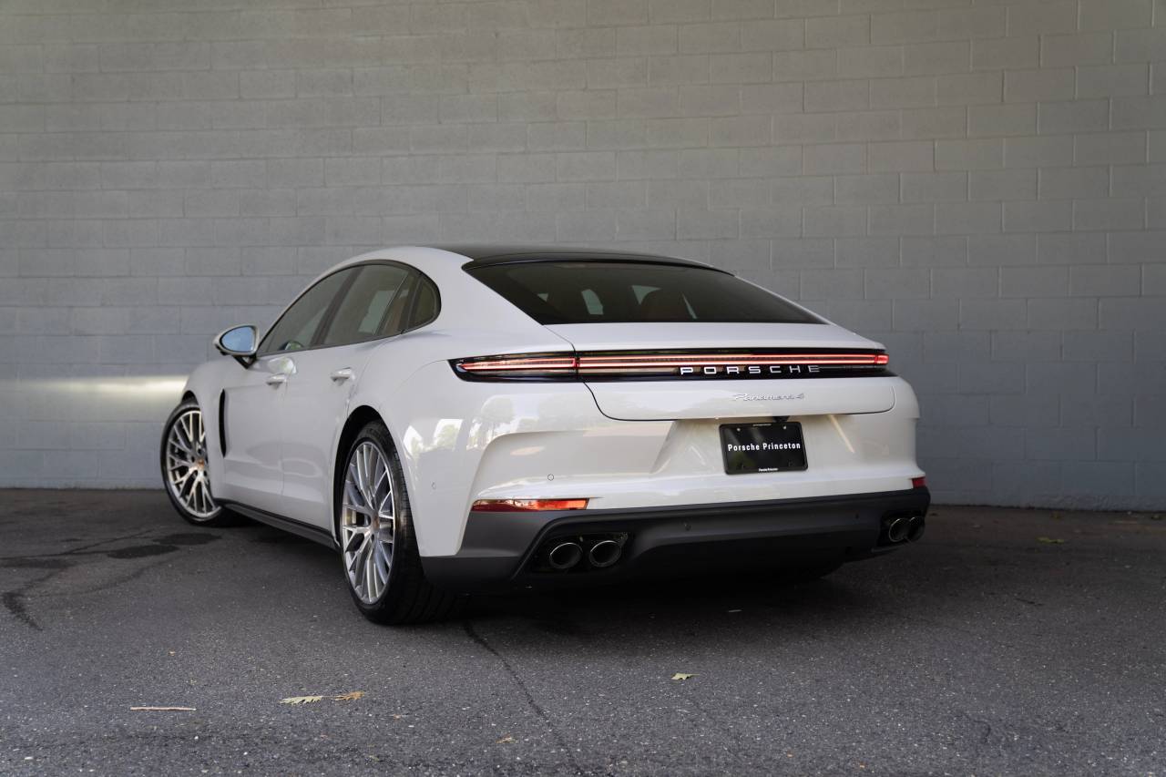 2025 Porsche Panamera 4 photo 3