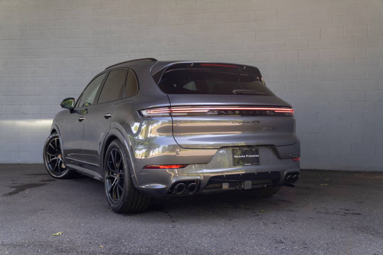 2025 Porsche Cayenne GTS photo 3