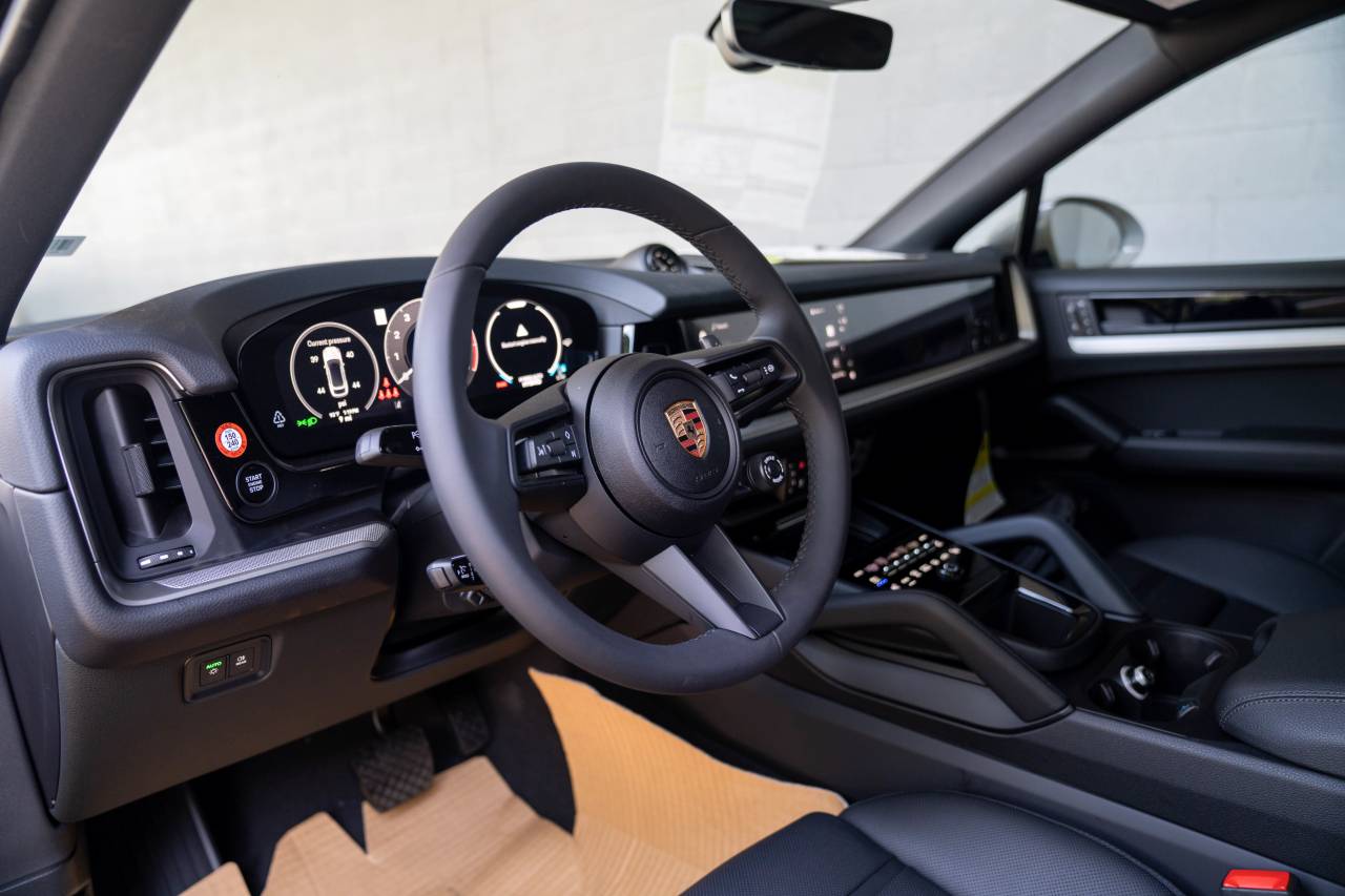 2025 Porsche Cayenne E-Hybrid Coupe photo 4