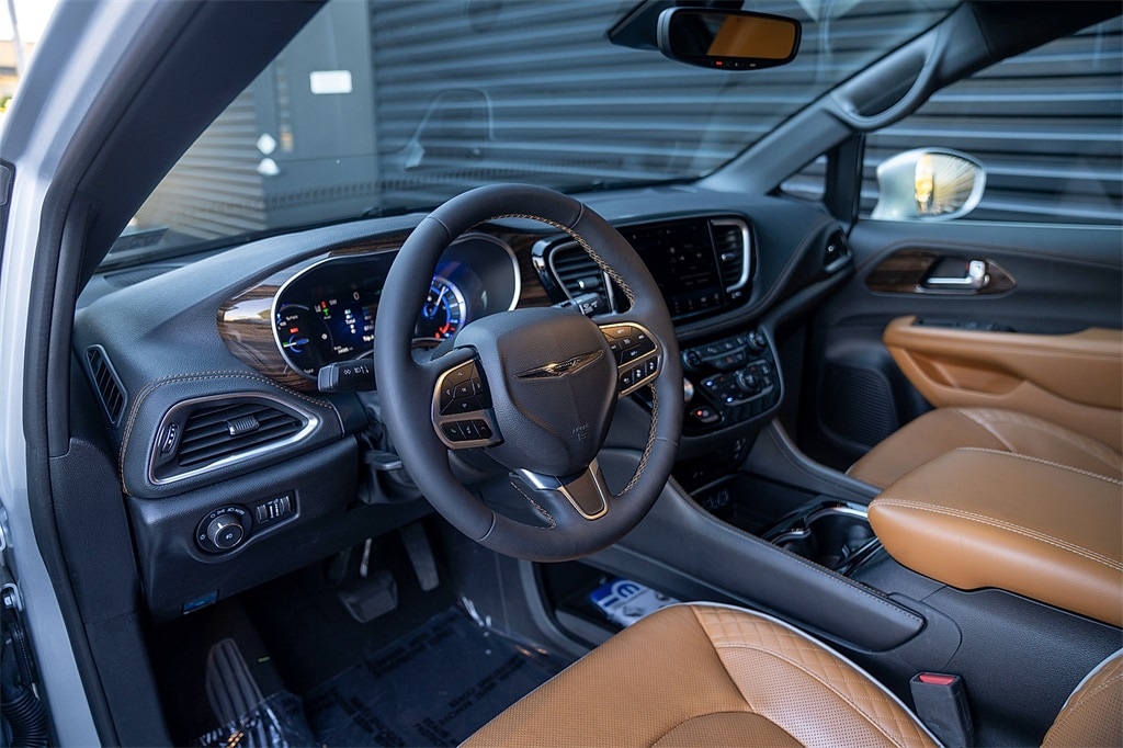 Used 2022 Chrysler Pacifica Hybrid Pinnacle Van Passenger Van