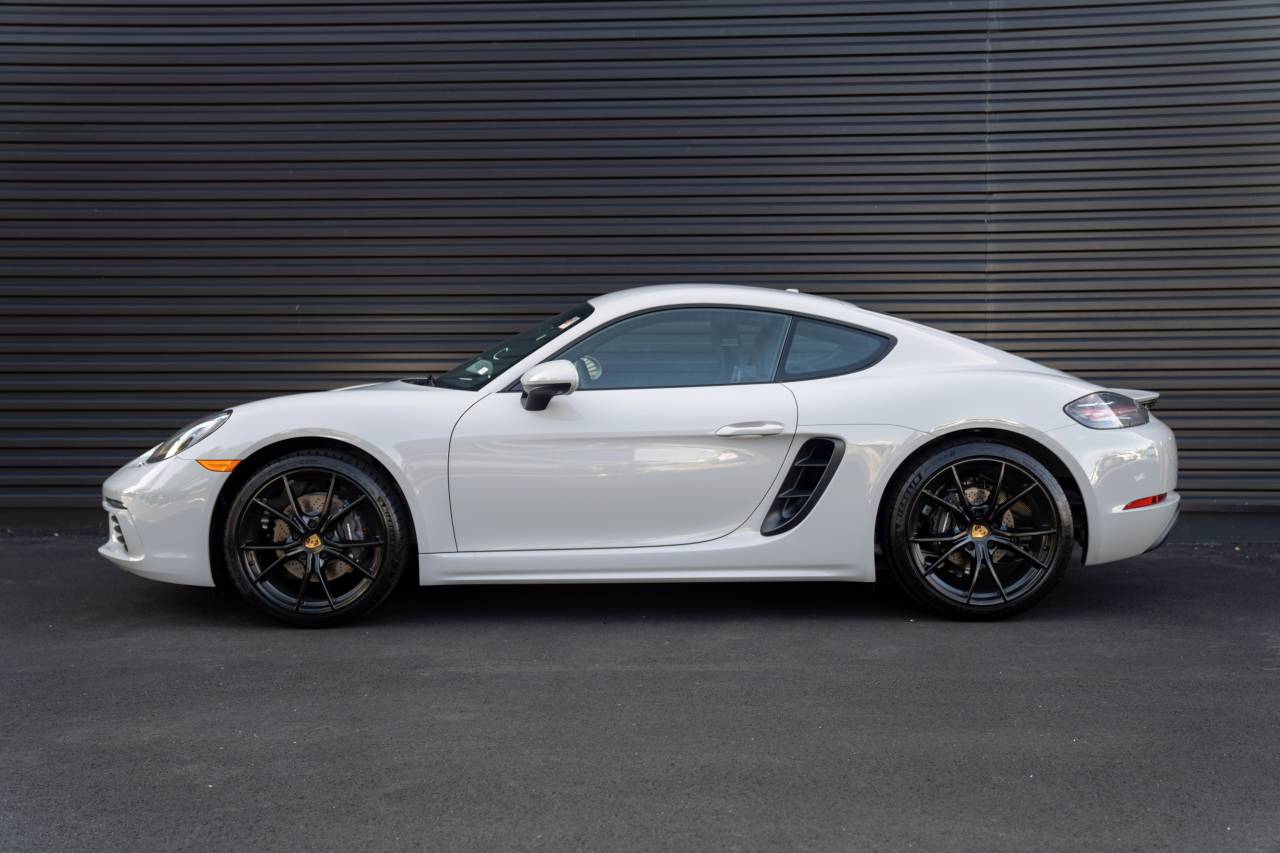 2025 Porsche Cayman photo 2