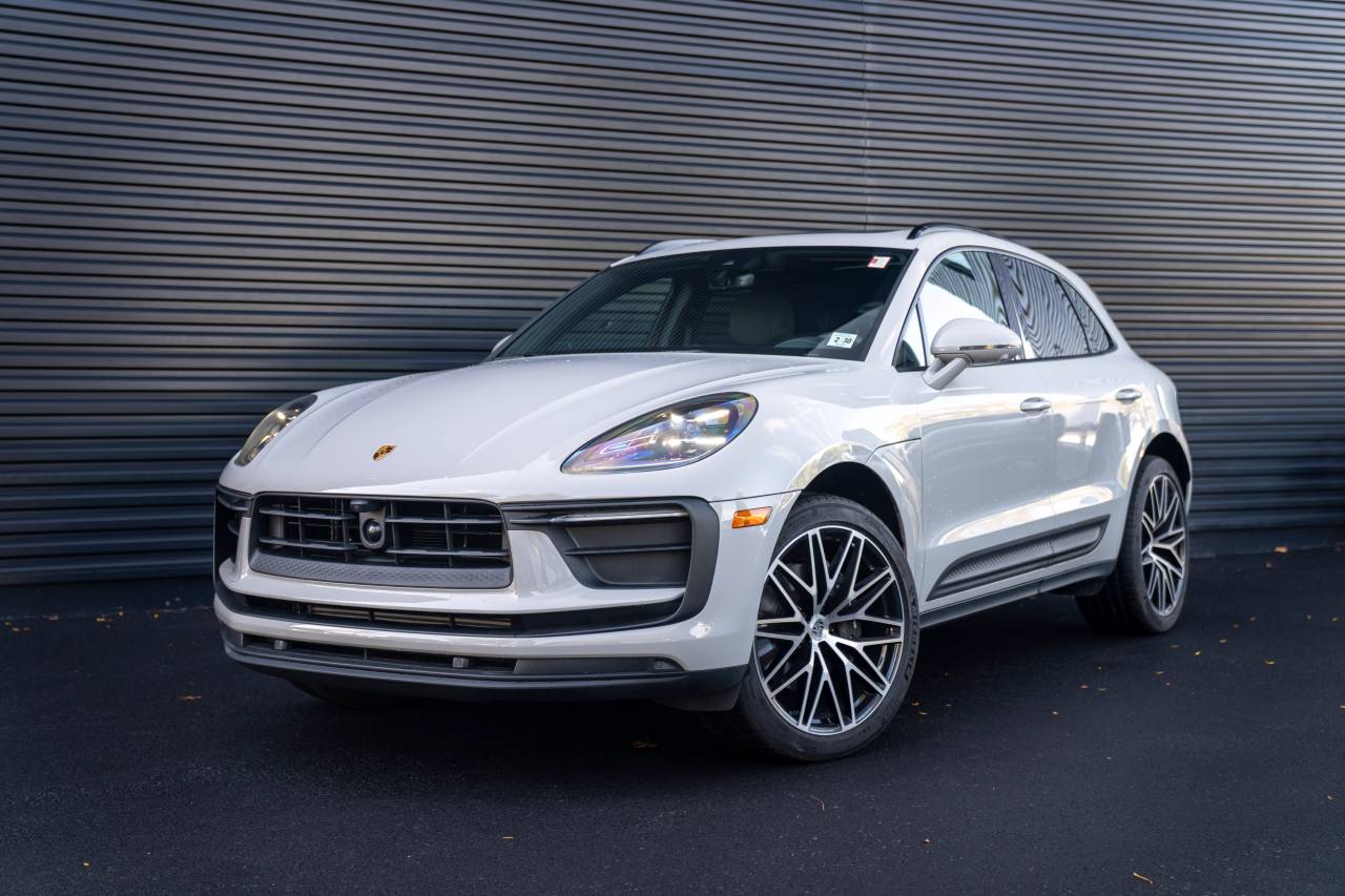2025 Porsche Macan Base
