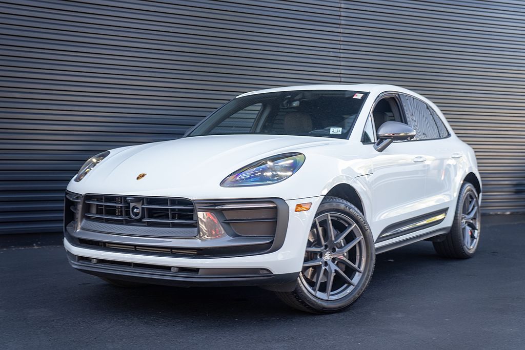 2026 Porsche Macan T's photo