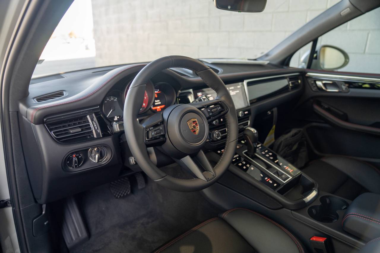 2026 Porsche Macan GTS photo 4