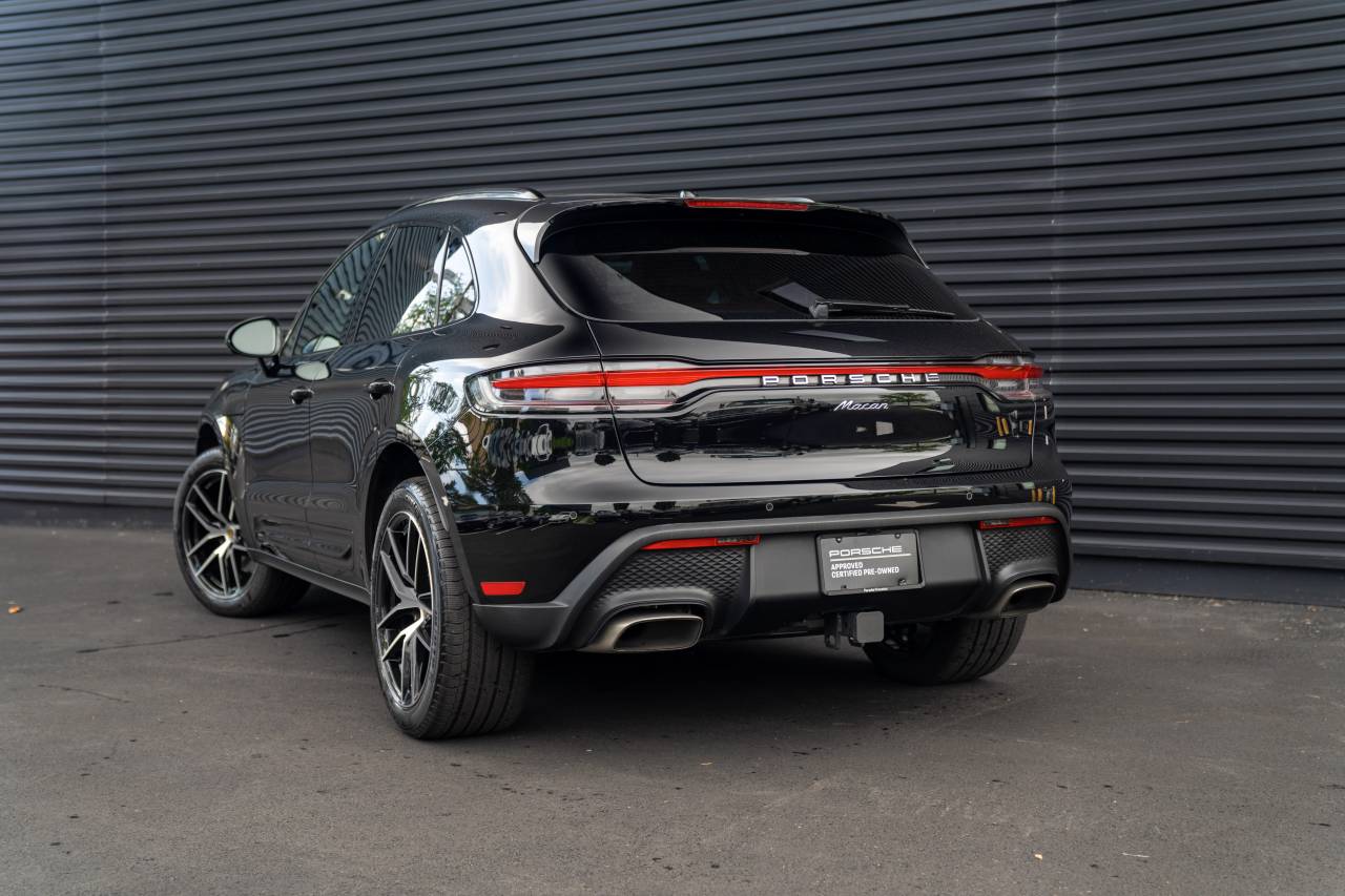 2025 Porsche Macan T photo 3
